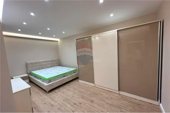 Vlore - Lungomare, shitet apartament 1+1 Kati 3, 60 m² (Rruga Dhimitër Konomi, Vlore)