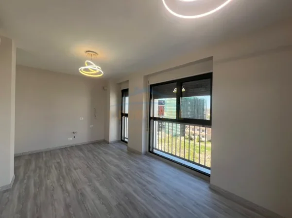 Tirane, jepet me qera apartament 1+1 Kati 5, 70 m² 500 € (Bulevardi i Ri,Tiranë)