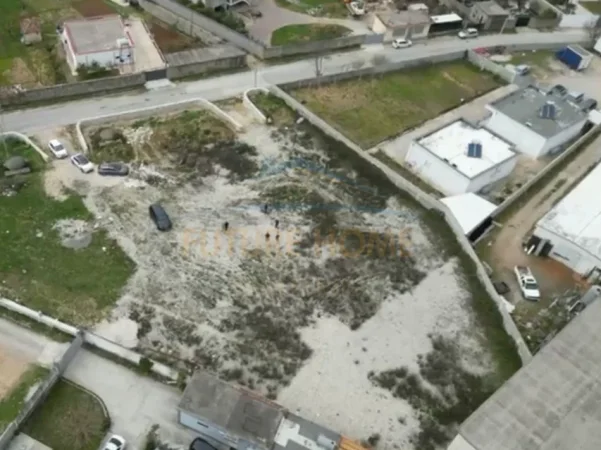 Tirane, jepet me qera toke , 4.000 m² (Tufine)