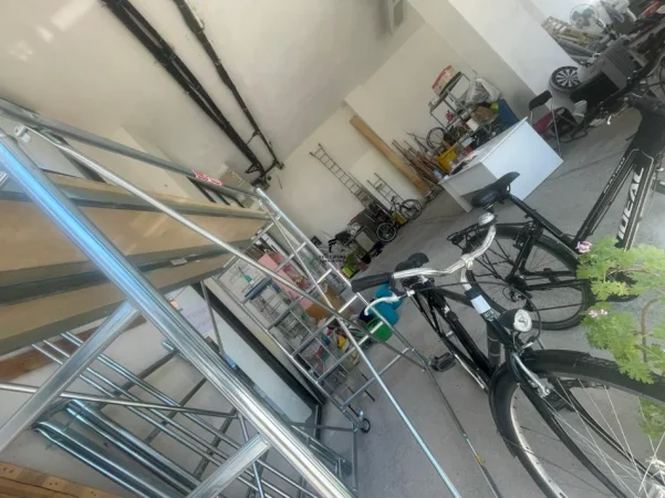 Tirane, shitet dyqan Kati 0, 141 m² 950.000 € (RRUGA E BOGDANEVE)