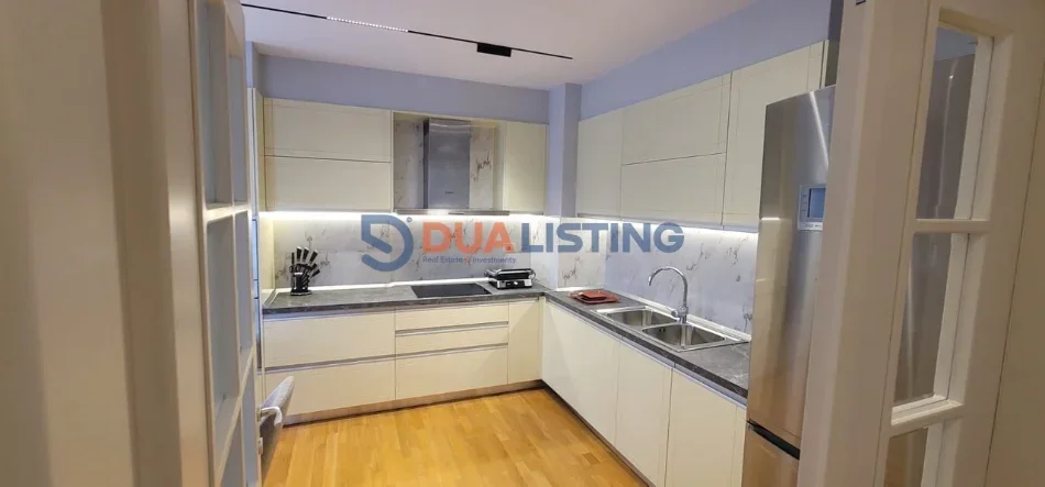 Tirane, jepet me qera apartament 3+1 , 190 m² 2.000 € (Liqeni i Tiranes)