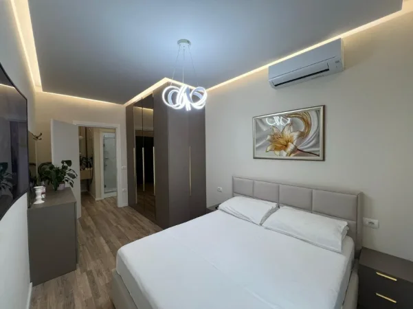 Tirane, jepet me qera apartament 1+1+Ballkon Kati 4, 75 m² 900 € 