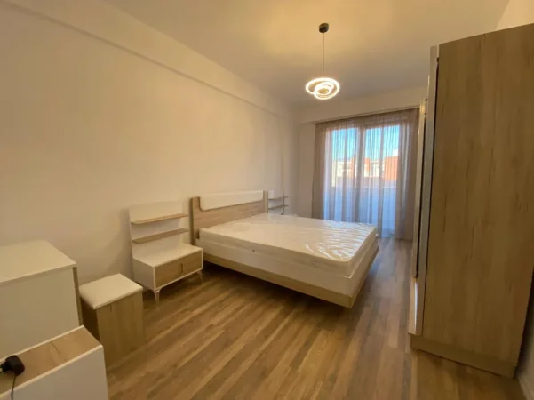 Jepet me qera apartament+post parkimi Kati 8, 80 m² 550 € (unaza e re)