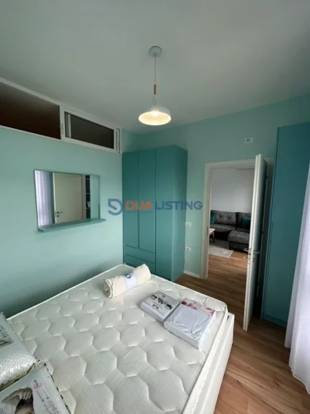 Tirane, jepet me qera apartament 2+1 , 600 € (Rruga 5 Maji)
