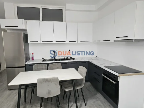 Tirane, jepet me qera apartament 2+1 , 700 € (Farmacia 10)