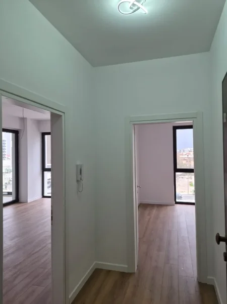 Tirane, jepet me qera zyre Kati 3, 65 m² 650 € (LAPRAKE)