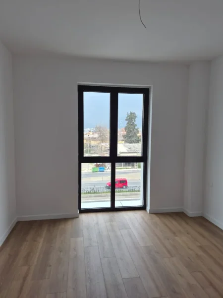 Tirane, jepet me qera zyre Kati 3, 65 m² 650 € (LAPRAKE)