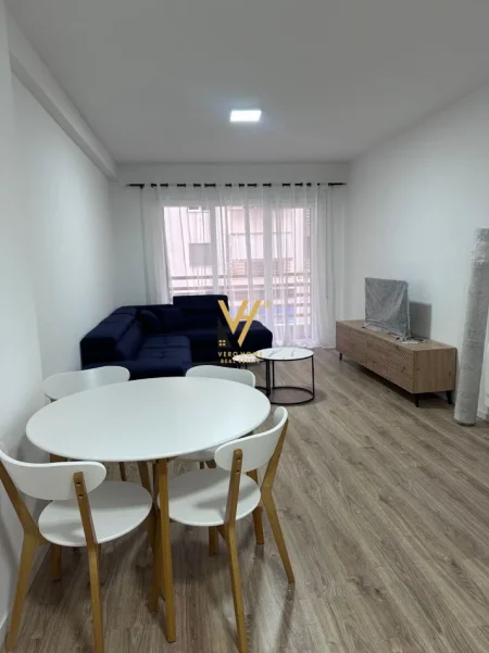 Tirane, jepet me qera apartament 1+1+Ballkon Kati 1, 70 m² 600 € (LAPRAKE)