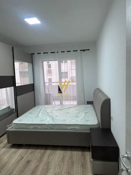 Tirane, jepet me qera apartament 1+1+Ballkon Kati 1, 70 m² 600 € (LAPRAKE)