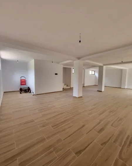 Tirane, jepet me qera Vile 3 Katshe , 500 m² 3.800 € 
