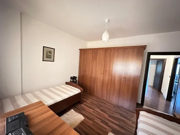 Tirane, jepet me qera apartament 2+1+Ballkon Kati 7, 102 m² 850 € (Rruga e Elbasanit)