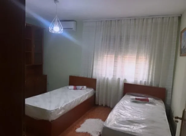 Tirane, jepet me qera 2+1 Kati 5, 