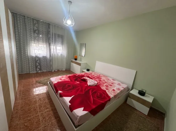 Tirane, jepet me qera 2+1 Kati 5, 