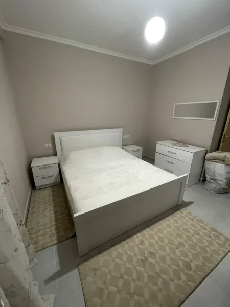 Tirane, jepet me qera apartament 1+1+Ballkon Kati 5, 60 m² 450 € 