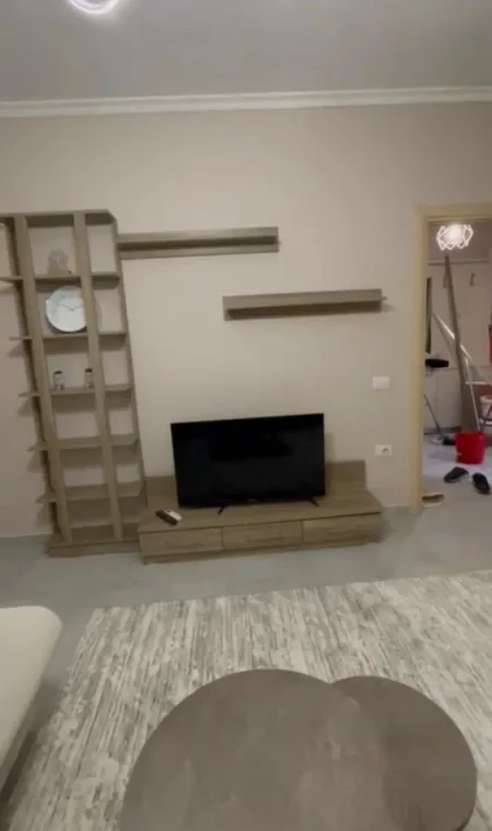 Tirane, jepet me qera apartament 1+1+Ballkon Kati 5, 60 m² 450 € 