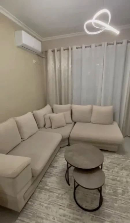 Tirane, jepet me qera apartament 1+1+Ballkon Kati 5, 60 m² 450 € 