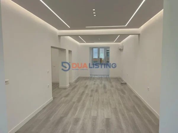 Tirane, jepet me qera ambjent biznesi , 90 m² 1.300 € (Rruga Barrikadave)