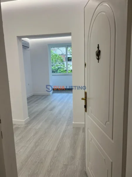 Tirane, jepet me qera ambjent biznesi , 90 m² 1.300 € (Rruga Barrikadave)