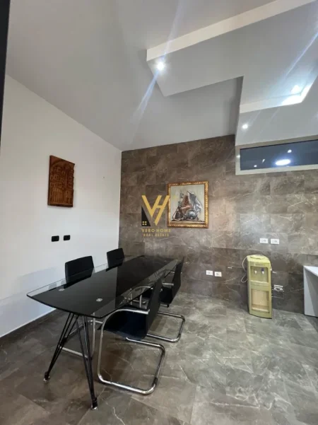 Tirane, jepet me qera zyre Kati 4, 132 m² 1.550 € (GARDA)