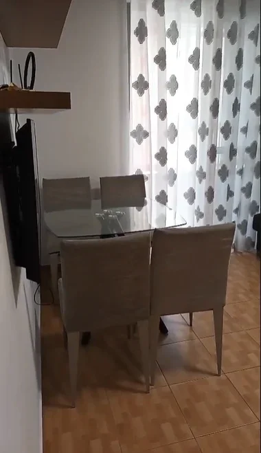 Jepet me qera apartament 1+1, Kati 4 me ashensor, 350 €, ne Fresk, rruga Muhamet Deliu