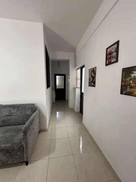 Tirane, jepet me qera 1+1 Kati 1, 