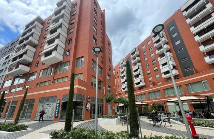 Tirane, jepet me qera dyqan Kati 0, 250 m² 5.000 € 