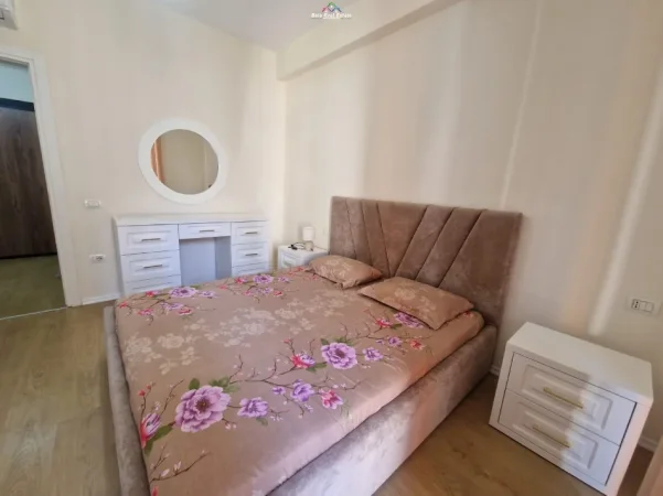 Tirane, jepet me qera apartament 1+1+Ballkon Kati 4, 70 m² 470 € (sokrat miho)