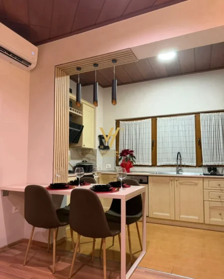 Tirane, jepet me qera apartament 1+1+Ballkon Kati 2, 55 m² 570 € (RRUGA E KAVAJES)