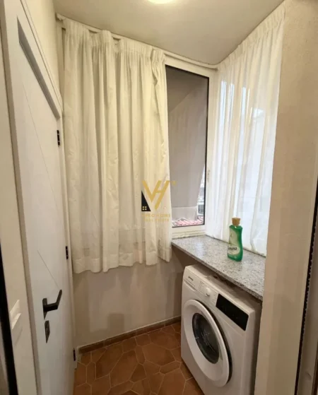 Tirane, jepet me qera apartament 1+1+Ballkon Kati 2, 55 m² 570 € (RRUGA E KAVAJES)