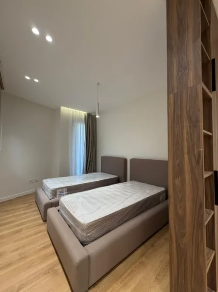 Tirane, jepet me qera apartament 2+1+Aneks+Ballkon , 120 m² 2.000 € 
