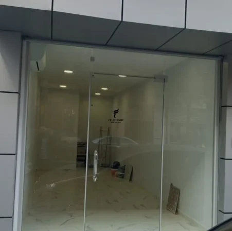 Tirane, jepet me qera dyqan Kati 0, 65 m² 3.500 € (BLLOKU)