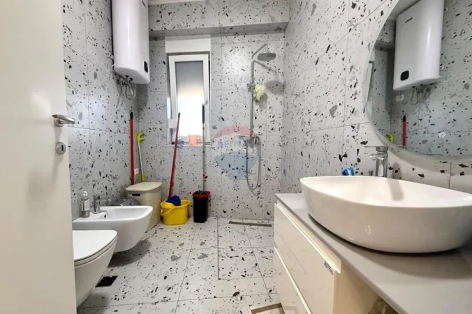 Tirane, shitet apartament 2+1 , 136 m² 365.000 € (Bulevardi i Ri)