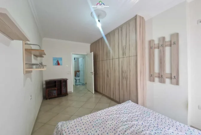 Tirane, jepet me qera apartament 1+1 Kati 4, 70 m² 470 € (Rruga Loni Ligori)