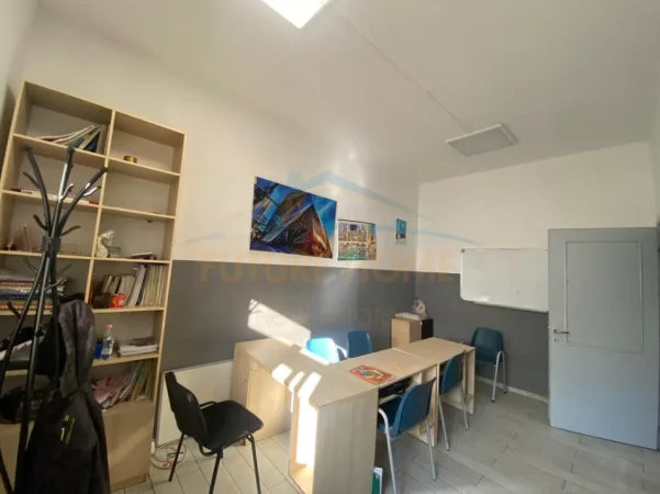 Tirane, jepet me qera zyre Kati 3, 97 m² 850 € (sami frasheri)