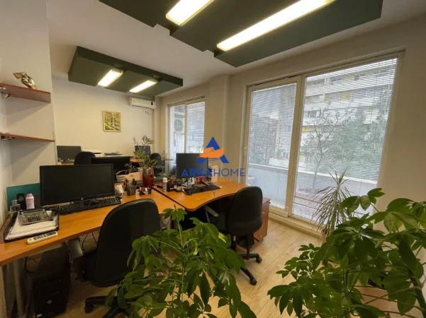 Tirane, jepet me qera zyre Kati 3, 1.200 m² 160.000 € 