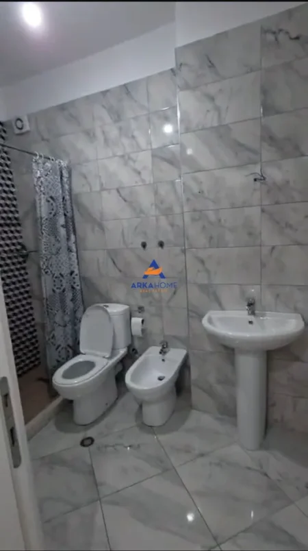 Tirane, jepet me qera apartament 2+1+Ballkon Kati 3, 96 m² 840 € 