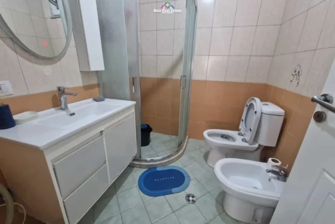 Tirane, jepet me qera apartament 1+1+Ballkon Kati 4, 70 m² 470 € (loni ligori)