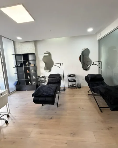 Tirane, jepet me qera zyre , 36 m² 500 € 