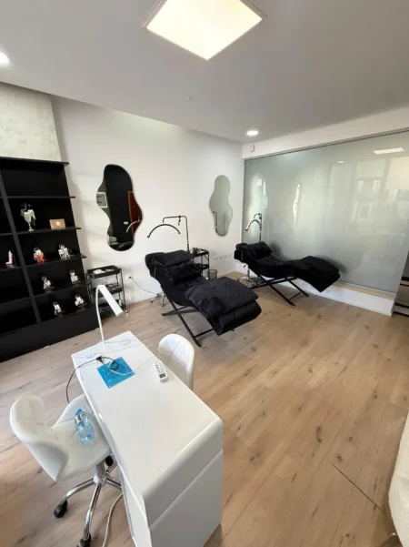 Tirane, jepet me qera zyre , 36 m² 500 € 