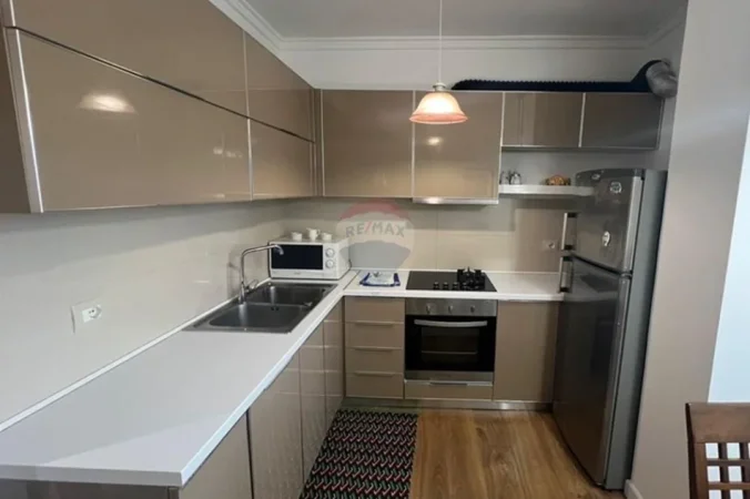Tirane, jepet me qera apartament 2+1 Kati 5, 110 m² 1.300 € 