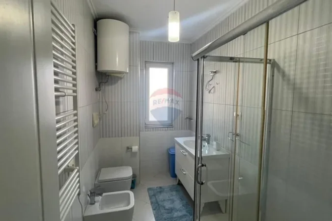 Tirane, jepet me qera apartament 2+1 Kati 5, 110 m² 1.300 € 