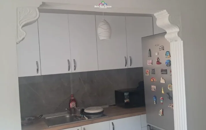 Tirane, jepet me qera apartament 1+1 Kati 3, 60 m² 500 € (Rruga Marie Kraja)