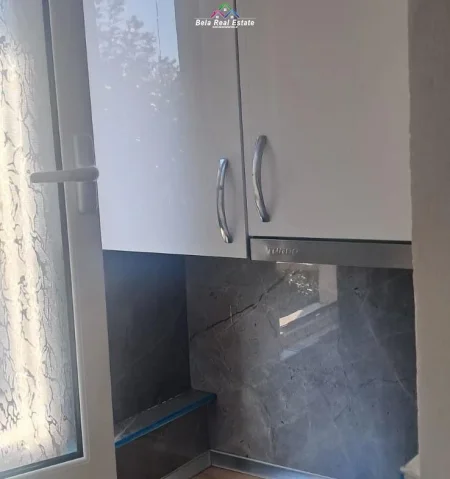 Tirane, jepet me qera apartament 1+1 Kati 3, 60 m² 500 € (Rruga Marie Kraja)