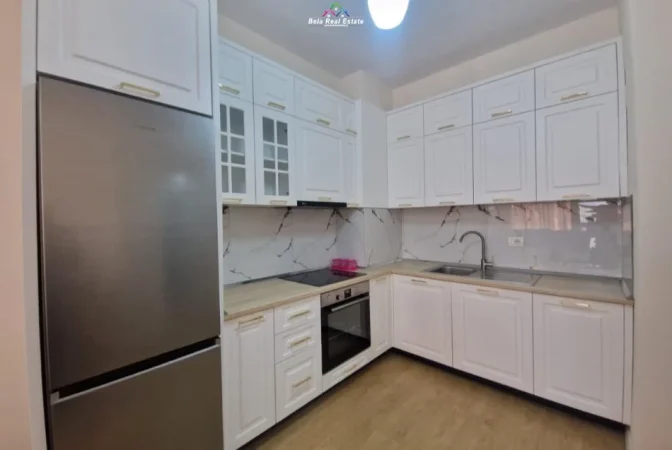 Tirane, jepet me qera apartament 1+1 Kati 4, 70 m² 470 € (Rruga sokrat Miho)