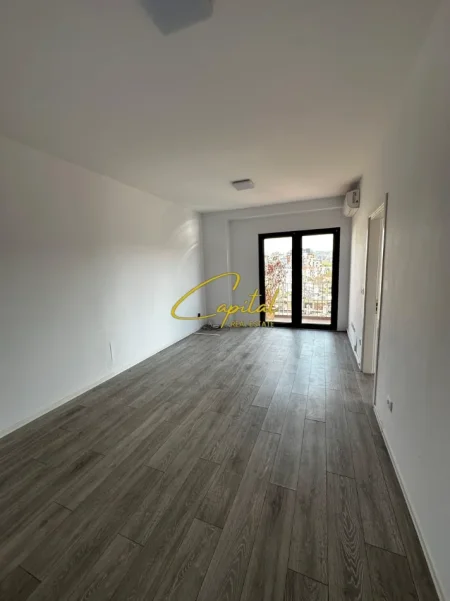 Tirane, jepet me qera zyre Kati 6, 68 m² 600 € (GARDEN BUILDING)
