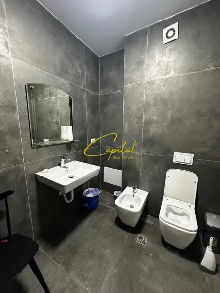 Tirane, jepet me qera zyre Kati 6, 68 m² 600 € (GARDEN BUILDING)