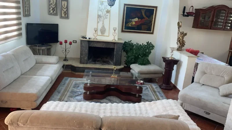 Tirane, jepet me qera apartament 2+1 Kati 3, 150 m² 620 € (Rruga Ali Demi)