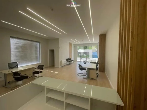 Tirane, jepet me qera dyqan Kati 0, 100 m² 620 € (paskuqan)