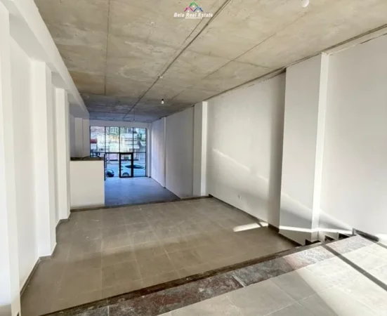 Tirane, jepet me qera dyqan Kati 0, 125 m² 3.200 € (Rruga e Barrikadave)
