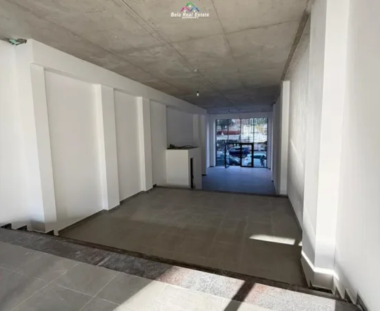 Tirane, jepet me qera dyqan Kati 0, 125 m² 3.200 € (Rruga e Barrikadave)